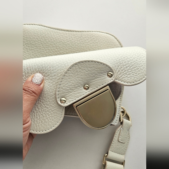 Ferla Metro Crossbody Handbag 👜 - Picture 8 of 10